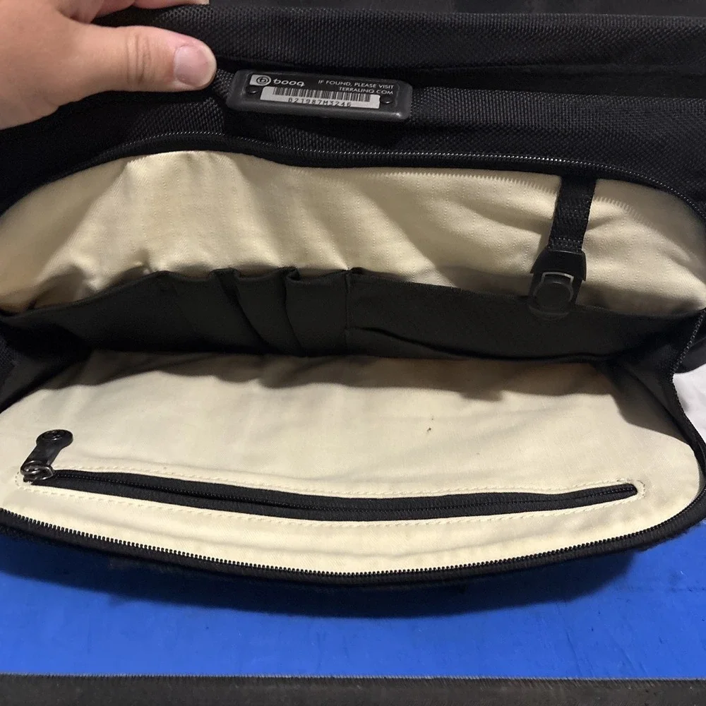 Booq 2 Hybrid Travel Messenger Laptop Camera Bag Duty Crossbody 19